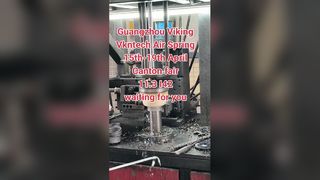 làm thế nào để cắt cạnh tấm lò xo trên cùng?